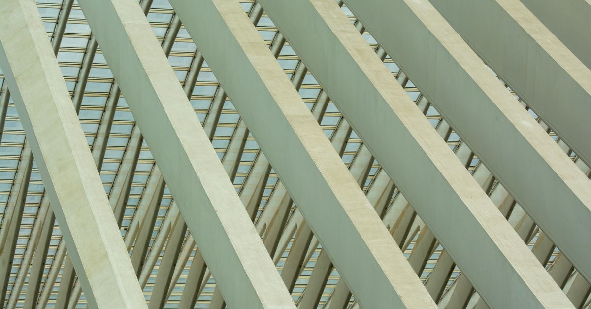 Abstract view of concrete beams showcasing modern architectural design.