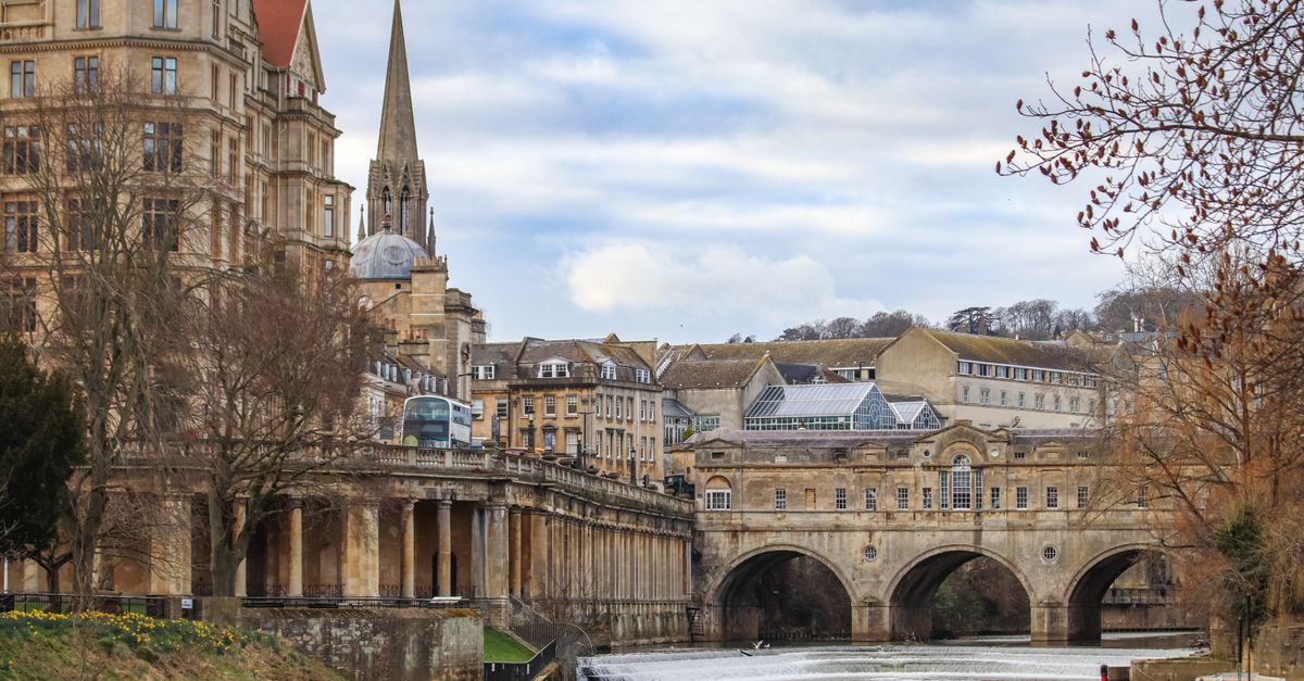 Scenic view of the iconic Pulteney Bridge over River Avon in the historic city of Bath.